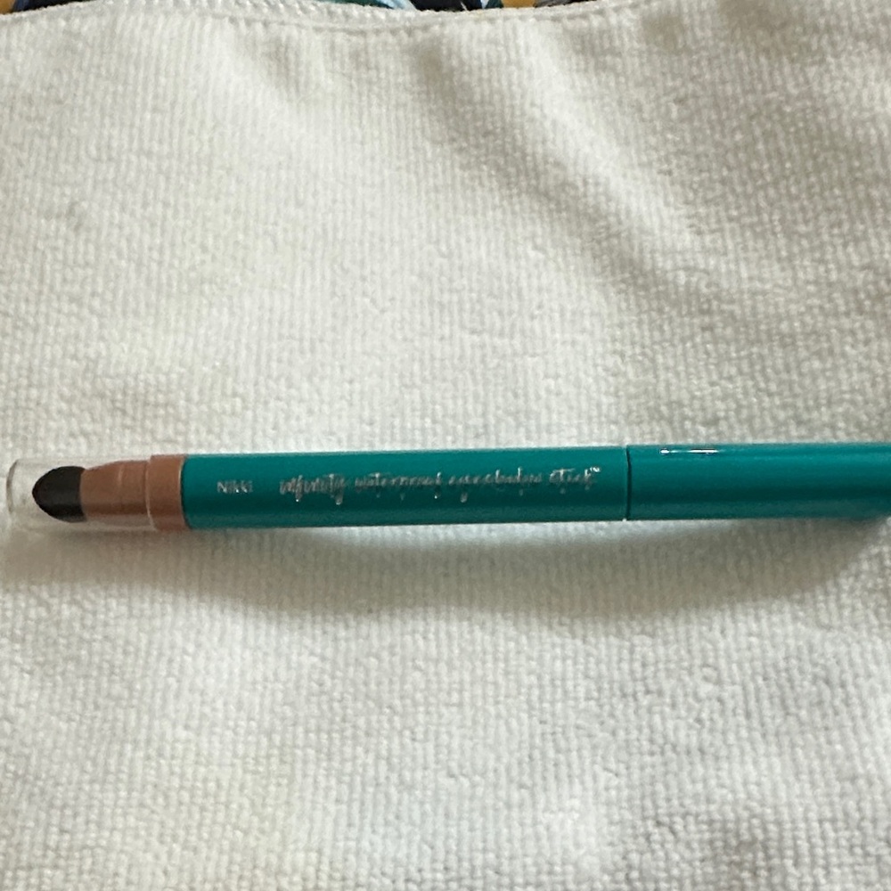 Thrive NIKKI Waterproof Eyeshadow Stick